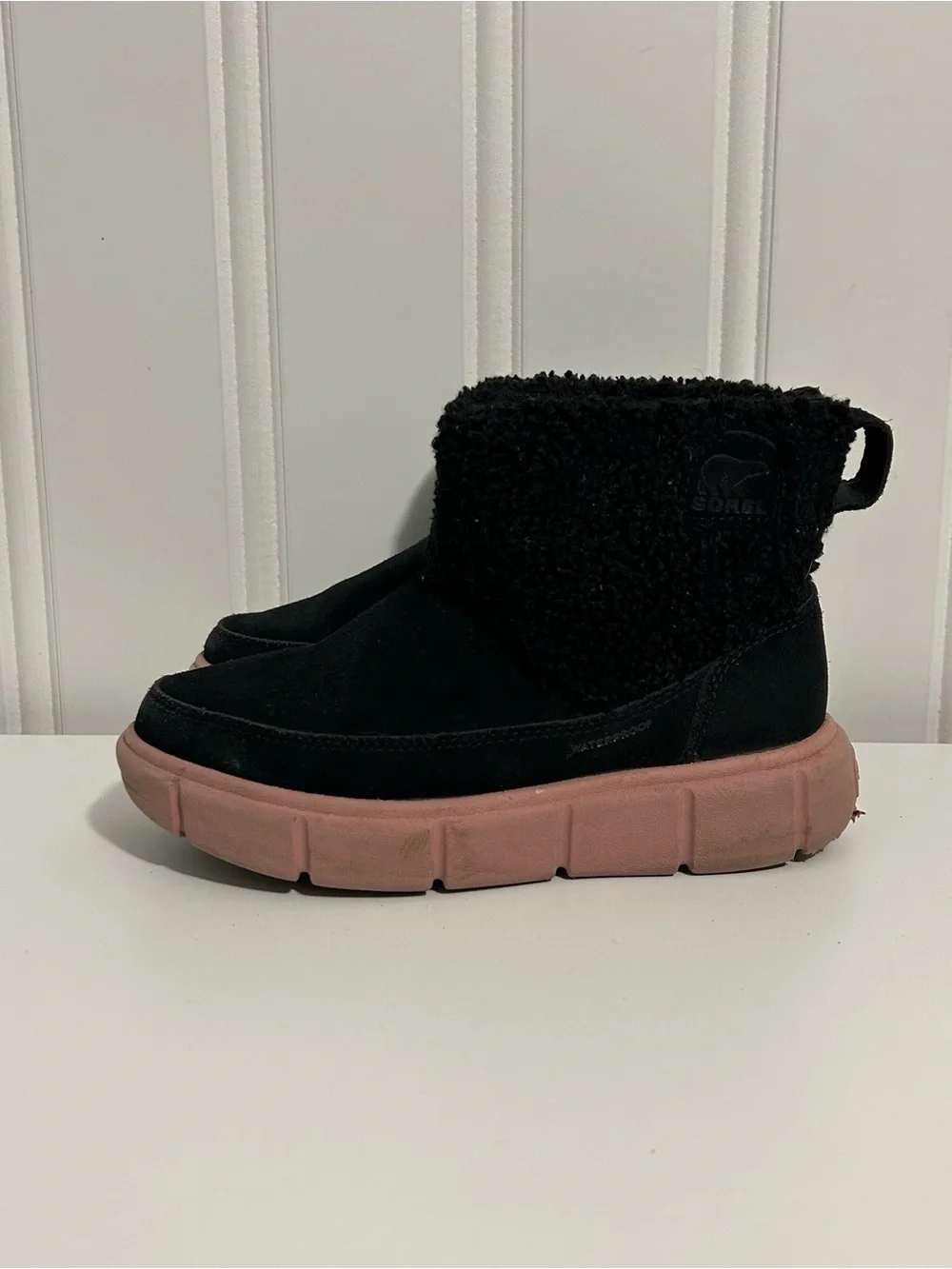 Sorel explorer 3 black suede winter snow boots pink sole